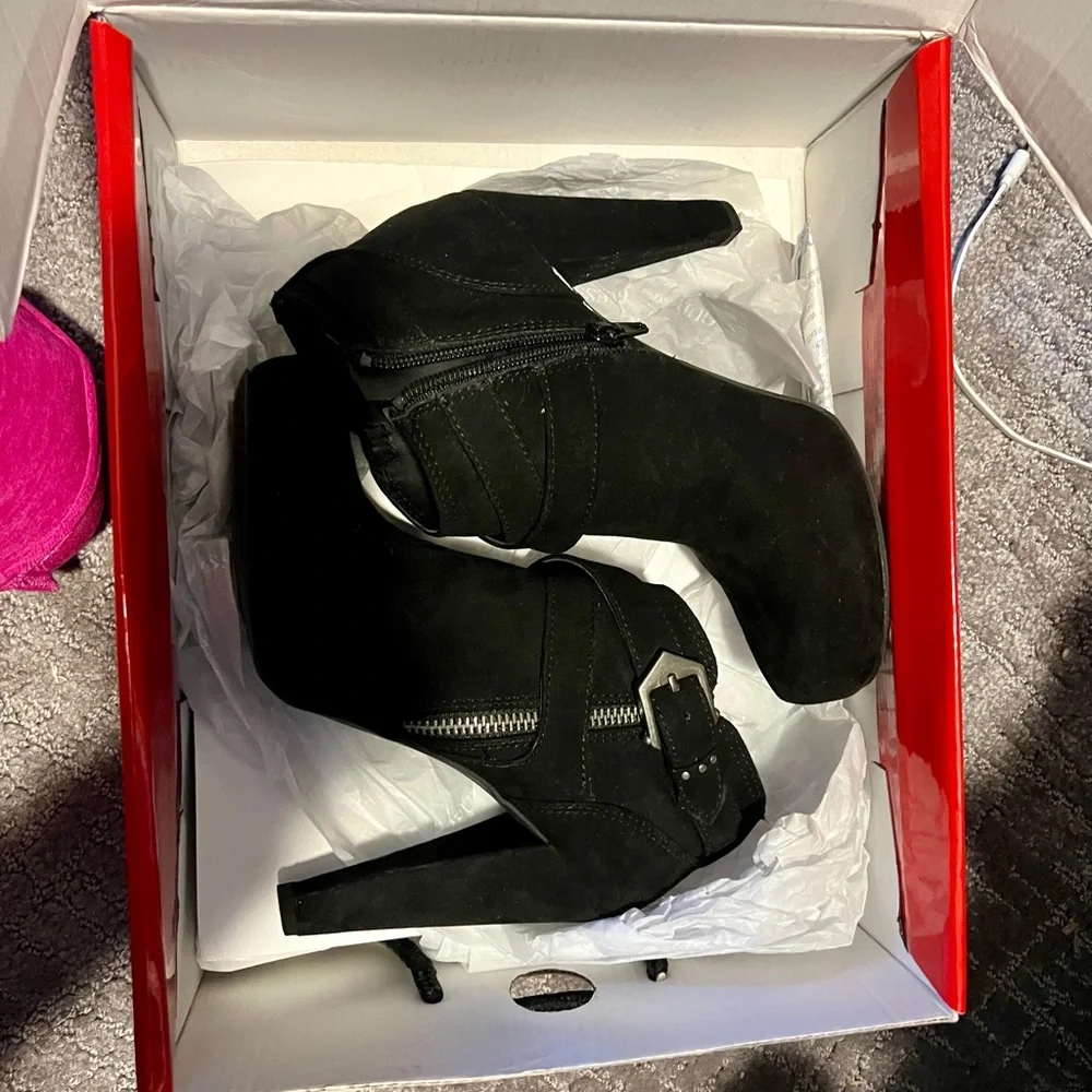 Guess booties - Picture 3 of 3